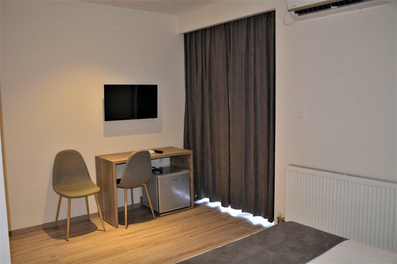 Hotel Vila Nino ベラト エクステリア 写真