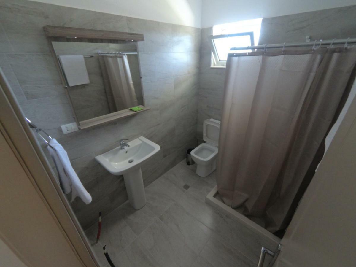 Hotel Vila Nino ベラト エクステリア 写真