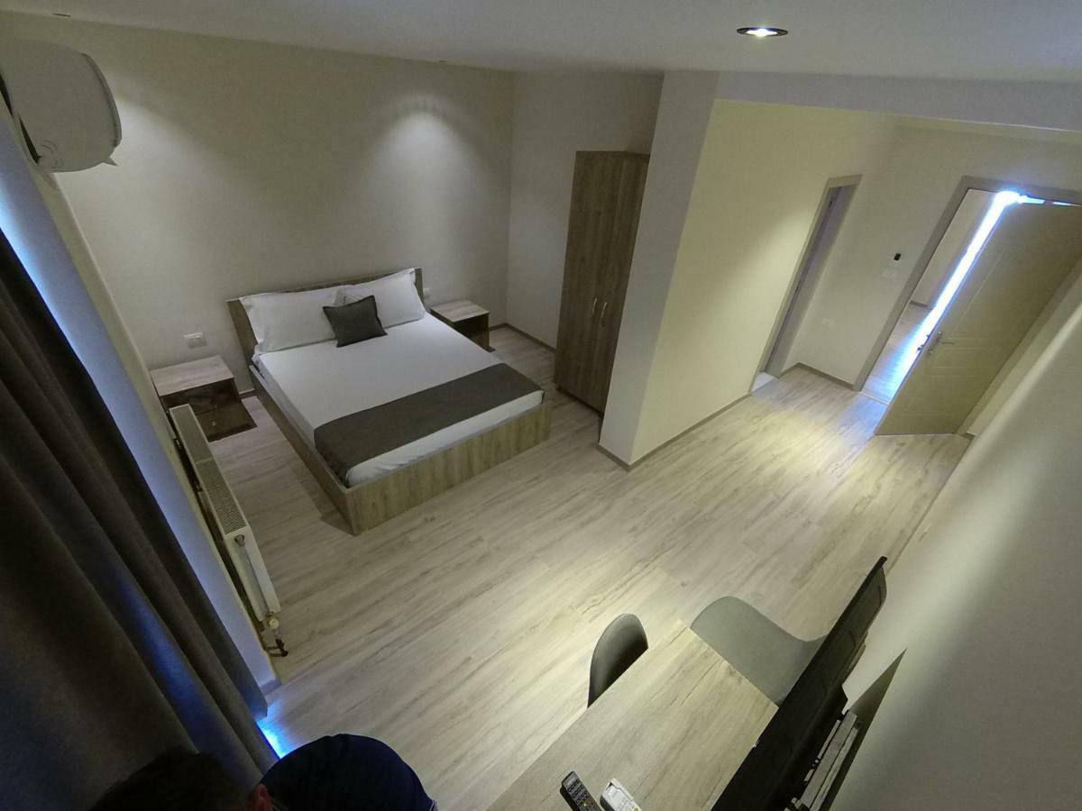Hotel Vila Nino ベラト エクステリア 写真