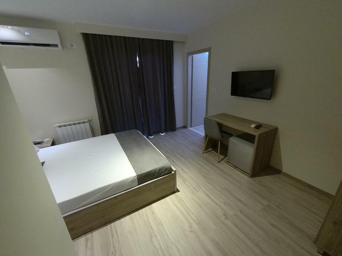 Hotel Vila Nino ベラト エクステリア 写真