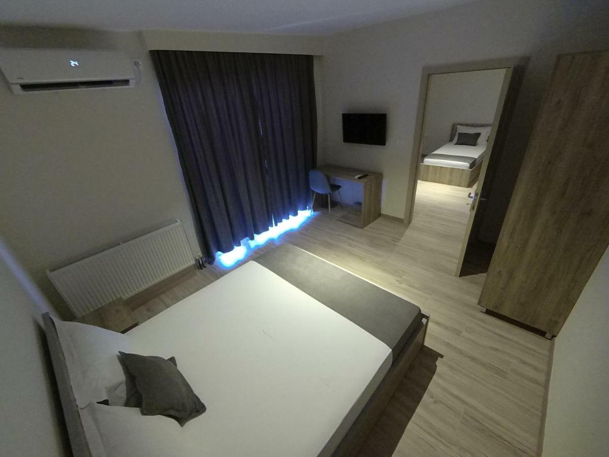 Hotel Vila Nino ベラト エクステリア 写真