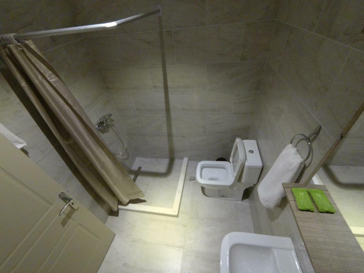 Hotel Vila Nino ベラト エクステリア 写真