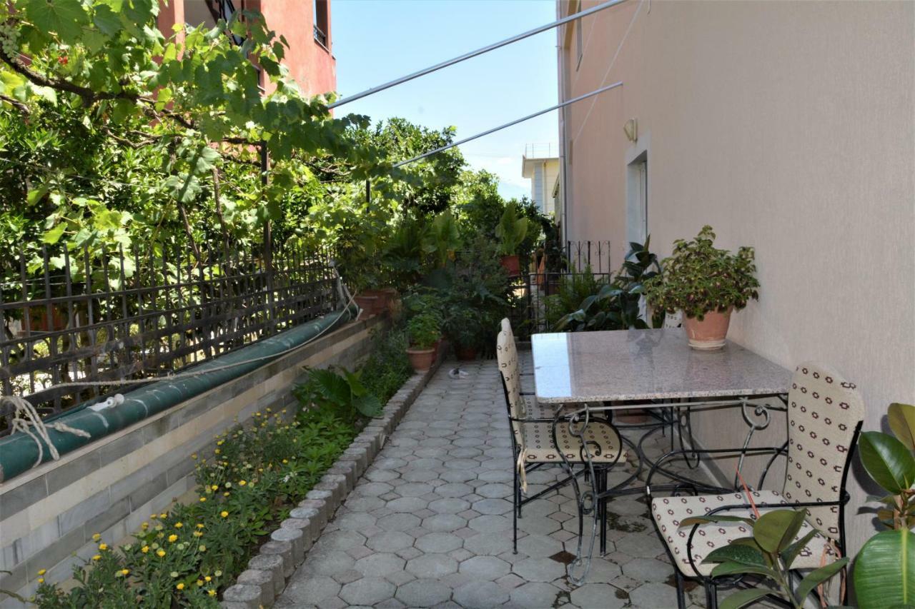 Hotel Vila Nino ベラト エクステリア 写真