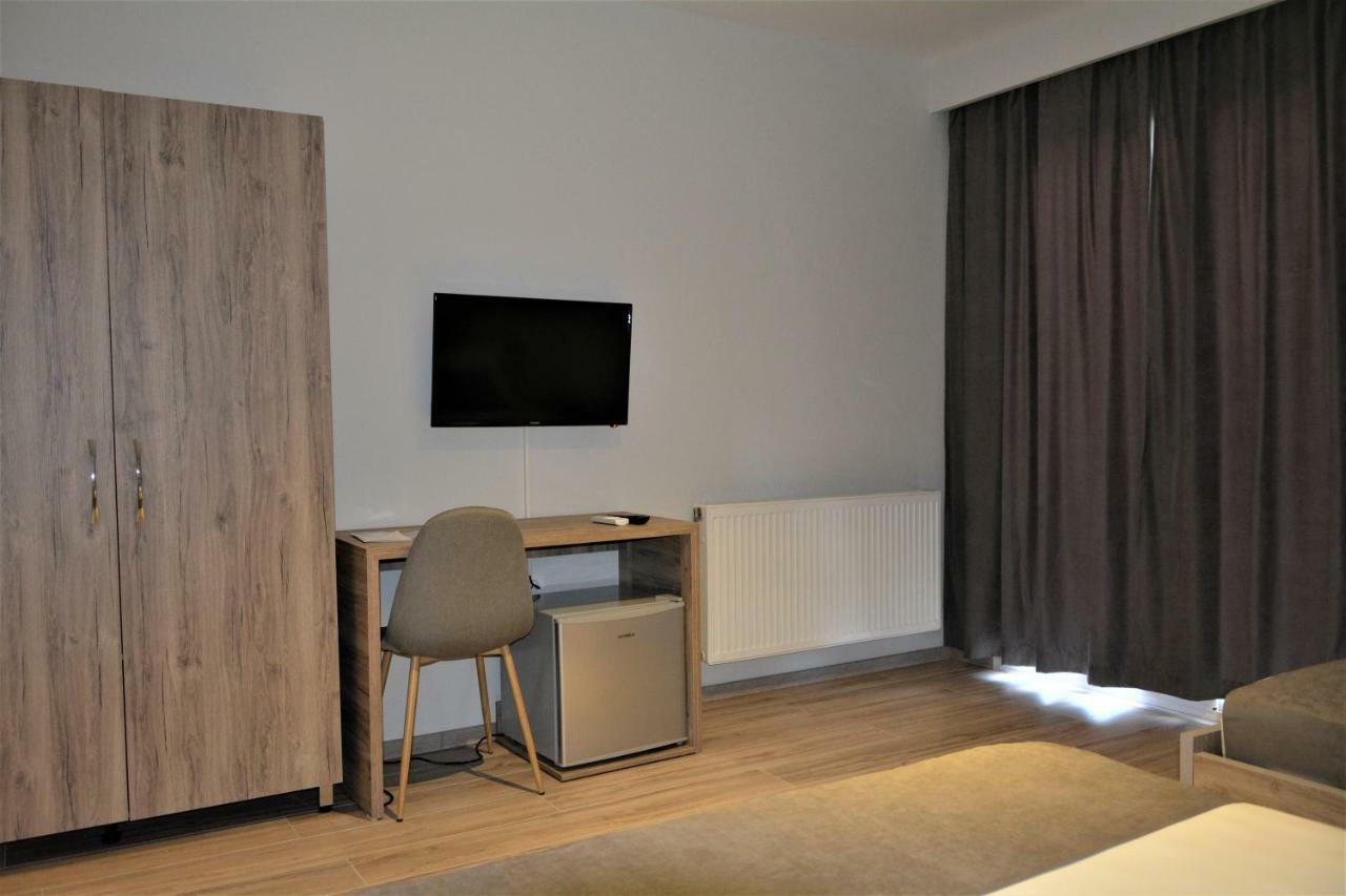 Hotel Vila Nino ベラト エクステリア 写真