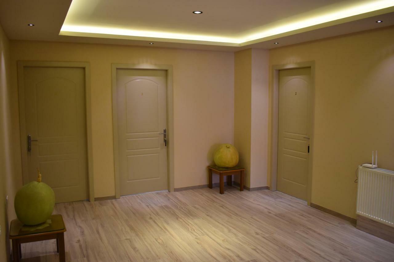Hotel Vila Nino ベラト エクステリア 写真